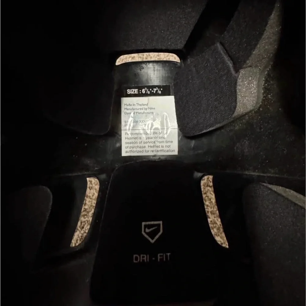 Nike baseball or softball batting helmet 6 3/8-7 3/8 with Dri-FIT padding - Picture 2 of 3